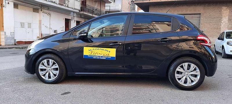 Usata Peugeot 208 Allure 68 CV (50 kW) 2012 Nero Utilitaria