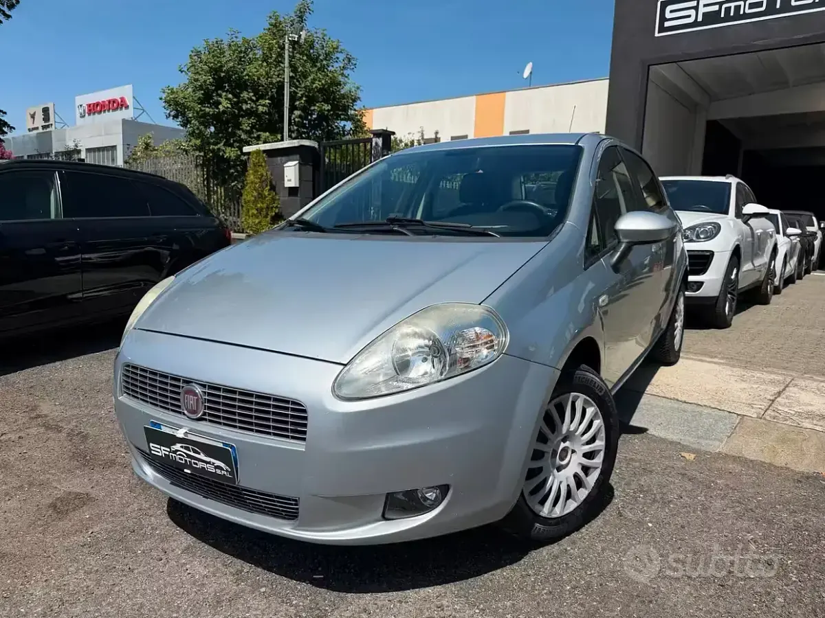 Usata Fiat Grande Punto Dynamic 69 CV (50 kW) 2009 Grigio Utilitaria