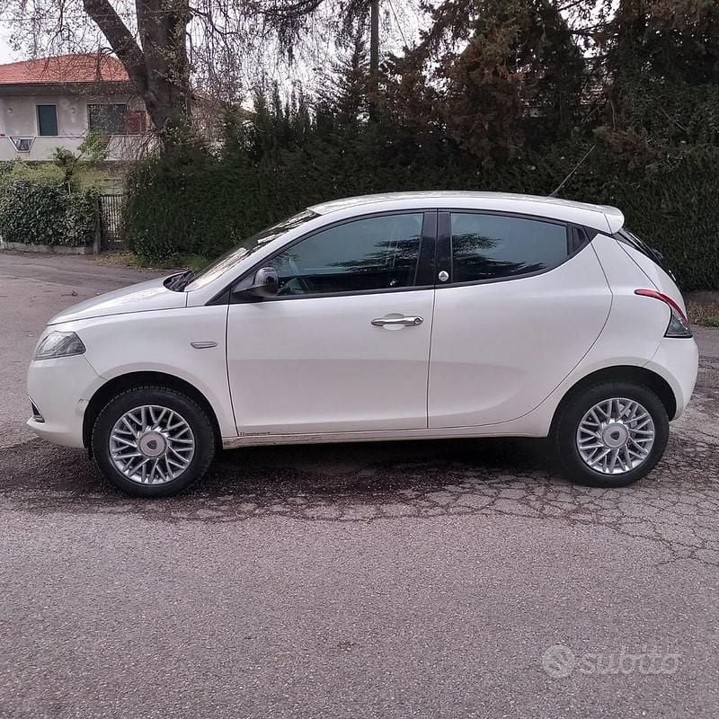 Usata Lancia Ypsilon 2013 Bianco Utilitaria