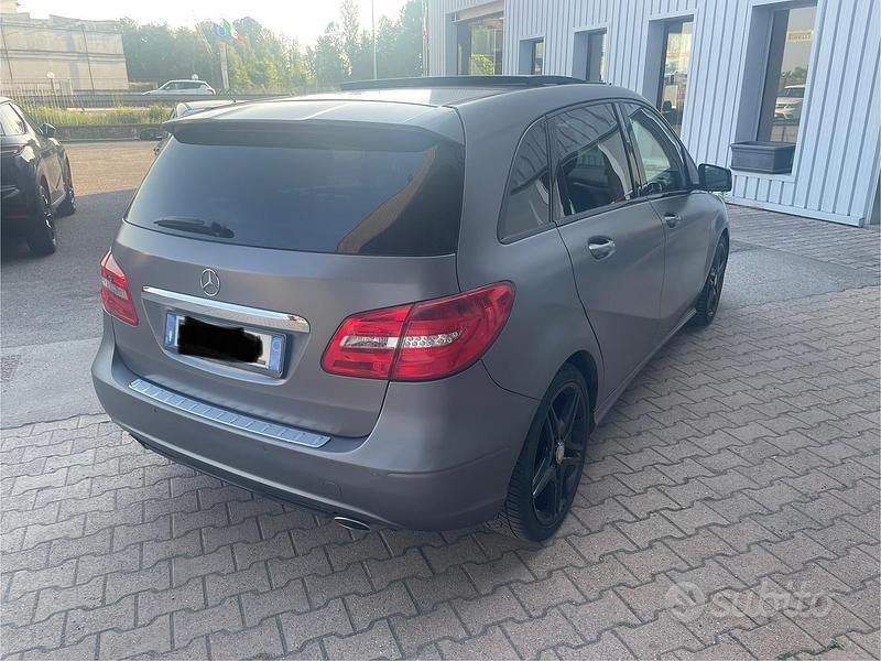 Usata Mercedes B220 Premium 177 CV (130 kW) 2014 Grigio Monovolume