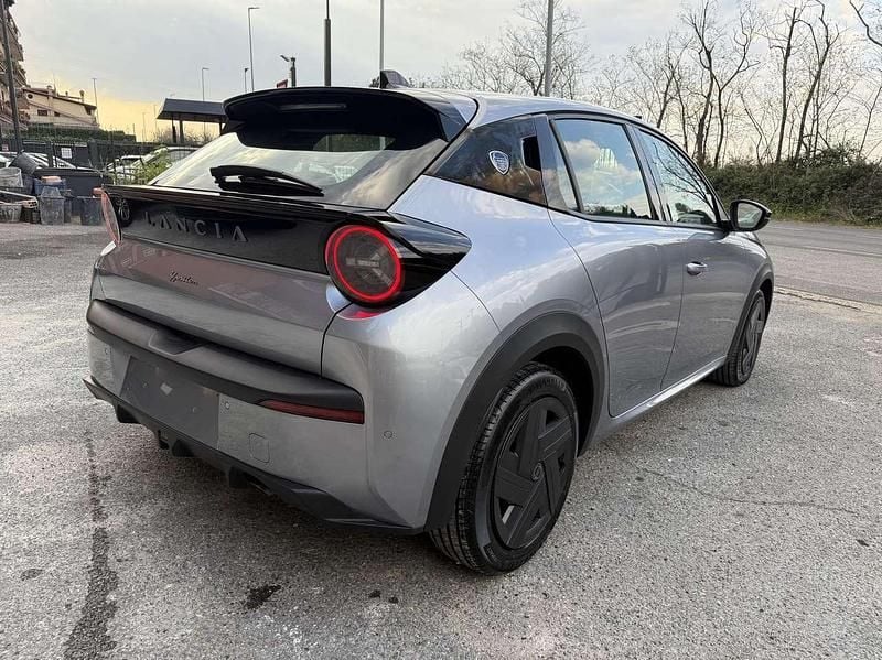 Nuova Lancia Ypsilon 101 CV (74 kW) 2025 Argento Utilitaria