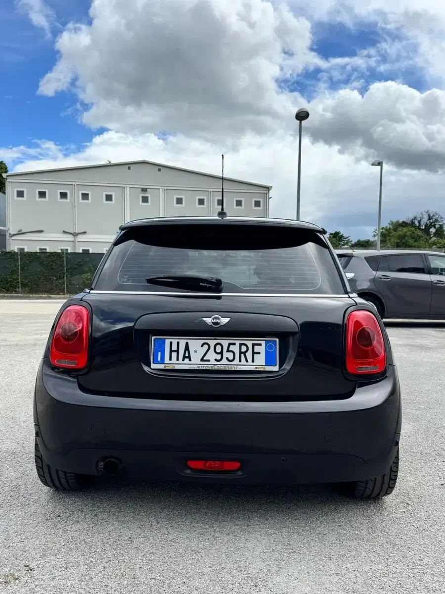 Usata Mini ONE 102 CV (75 kW) 2017 Nero Utilitaria