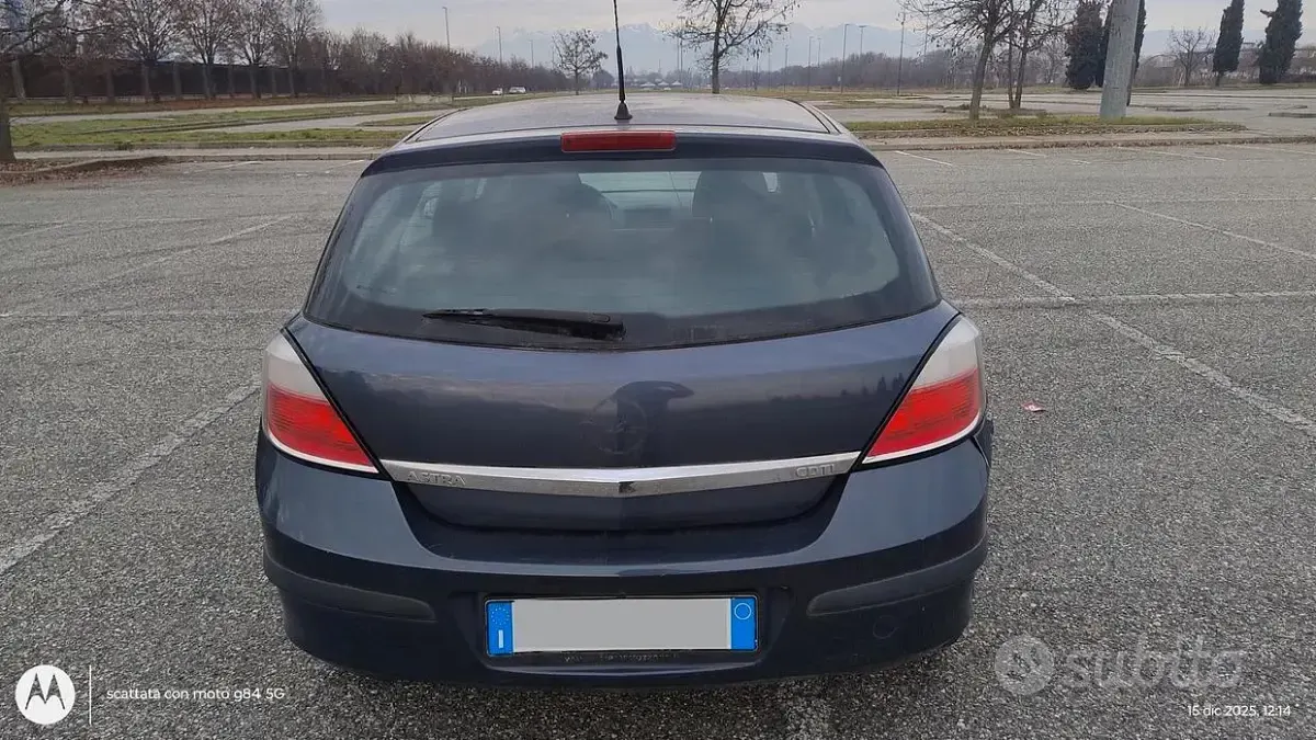 Usata Opel Astra Club 90 CV (66 kW) 2006 Bluazzurro Berlina