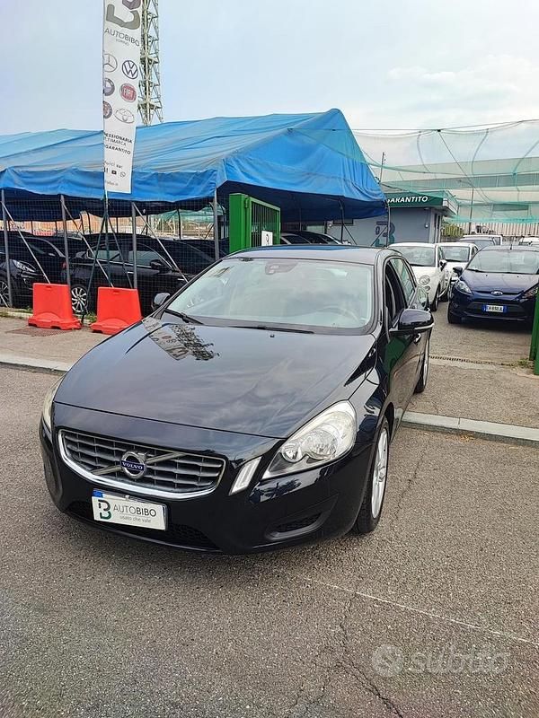 Usata Volvo V60 Summum 163 CV (119 kW) 2011 Nero Station wagon