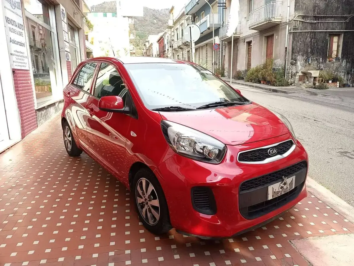 Usata Kia Picanto 67 CV (49 kW) 2016 Rosso Utilitaria