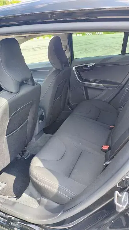 Usata Volvo V60 Kinetic 115 CV (84 kW) 2015 Nero Station wagon