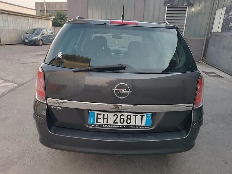 Usata Opel Astra Enjoy 140 CV (102 kW) 2010 Grigio Station wagon