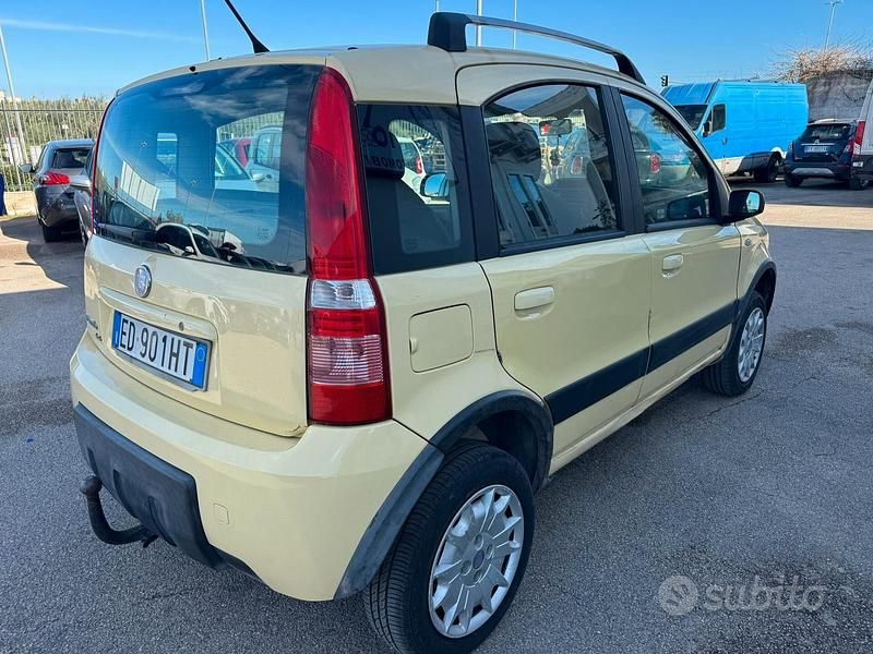 Usata Fiat Panda 4x4 59 CV (43 kW) 2010 Giallo Utilitaria