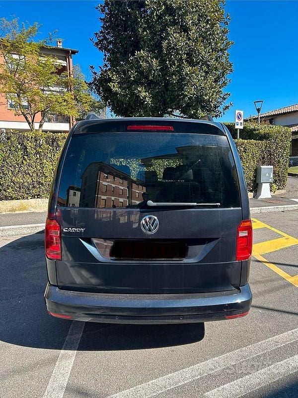 Usata VW Caddy Maxi 150 CV (110 kW) 2019 Blu Monovolume