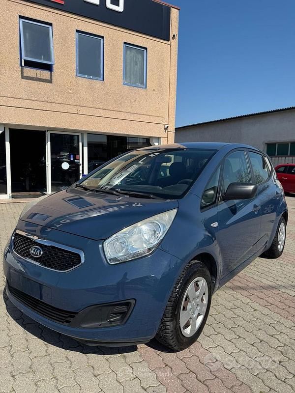 Usata Kia Venga Active 90 CV (66 kW) 2012 Blu Utilitaria