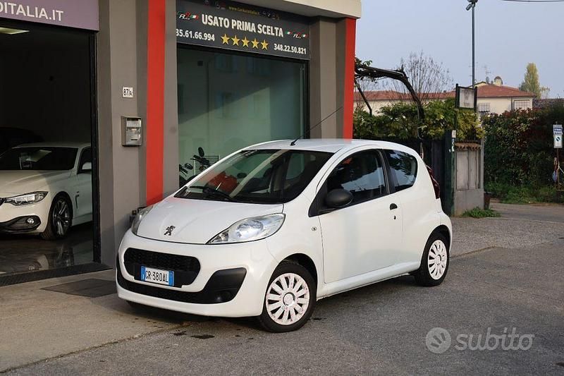 Bianco Usata 2012 Peugeot 107 Active Due volumi | 4900 € (Molto cara) - Immagine 1/4
