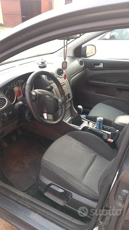 Usata Ford Focus 90 CV (66 kW) 2008 Grigio Station wagon