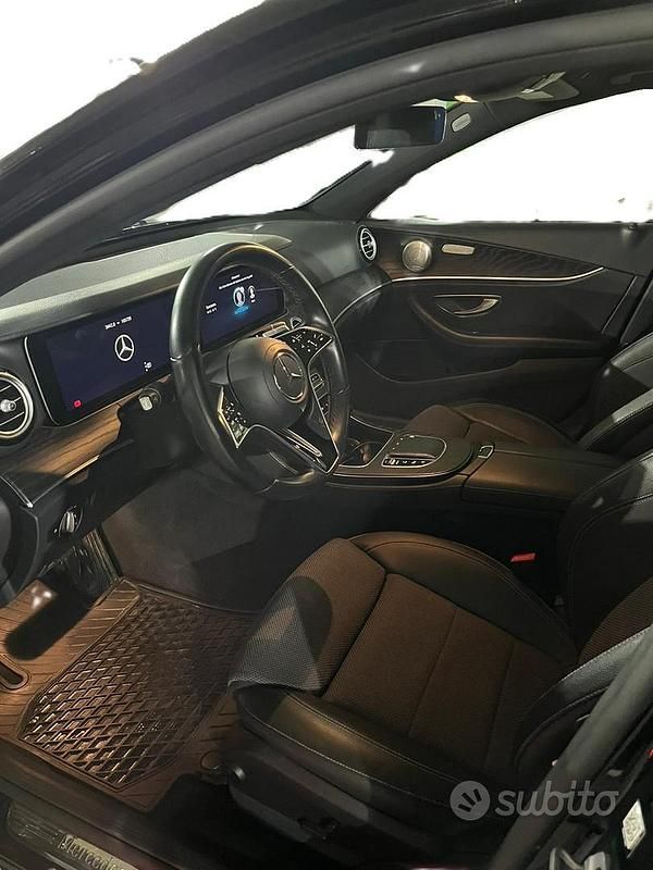 Usata Mercedes E220 Premium Plus 2021 Nero Berlina