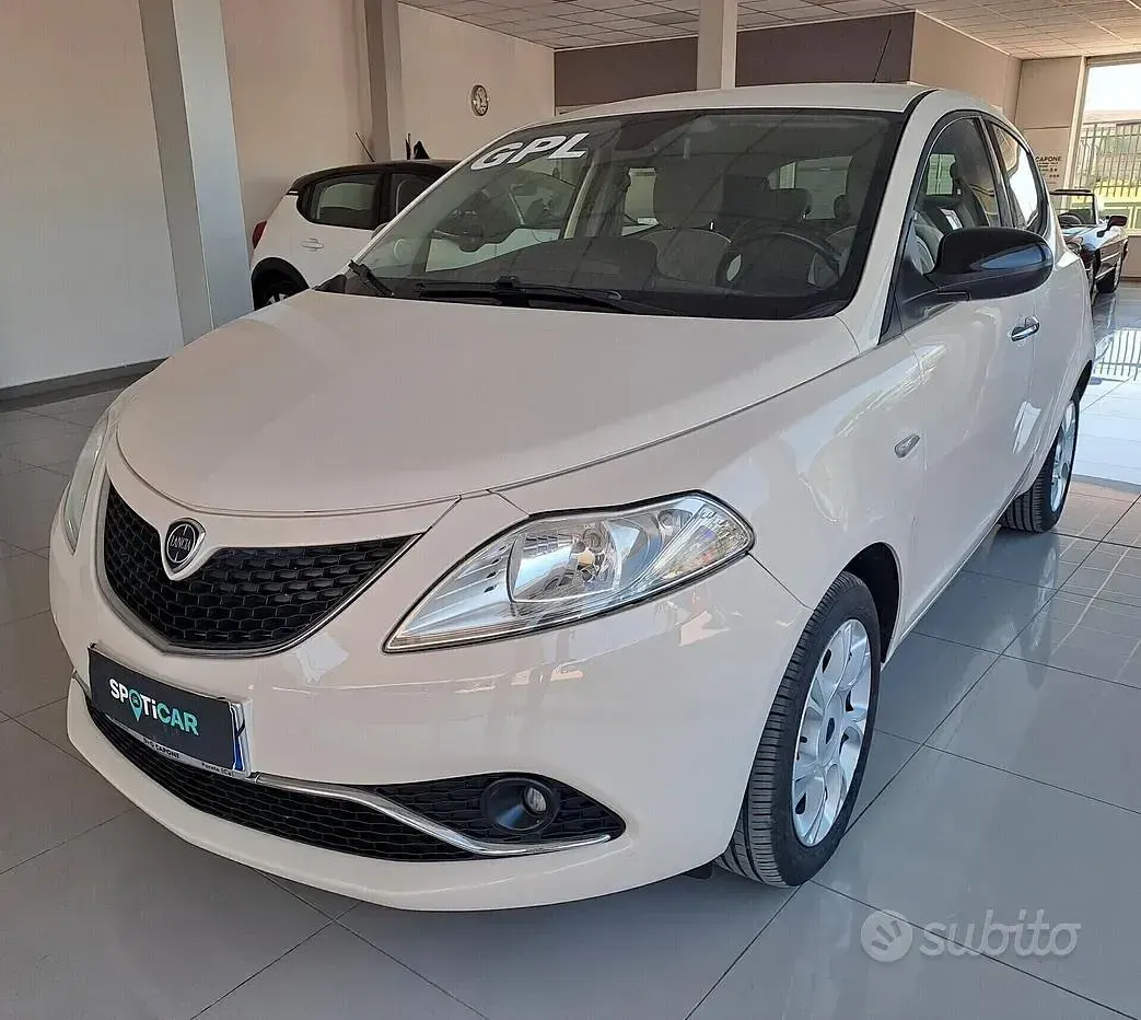Usata Lancia Ypsilon Gold 69 CV (50 kW) 2017 Beige Utilitaria