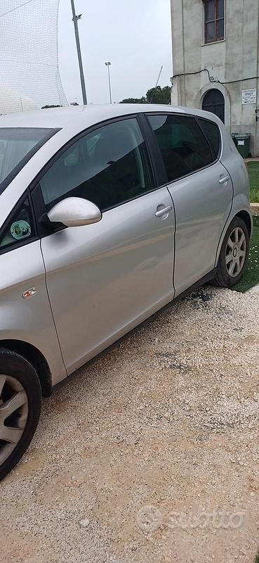 Usata Seat Altea 2005 Grigio Monovolume