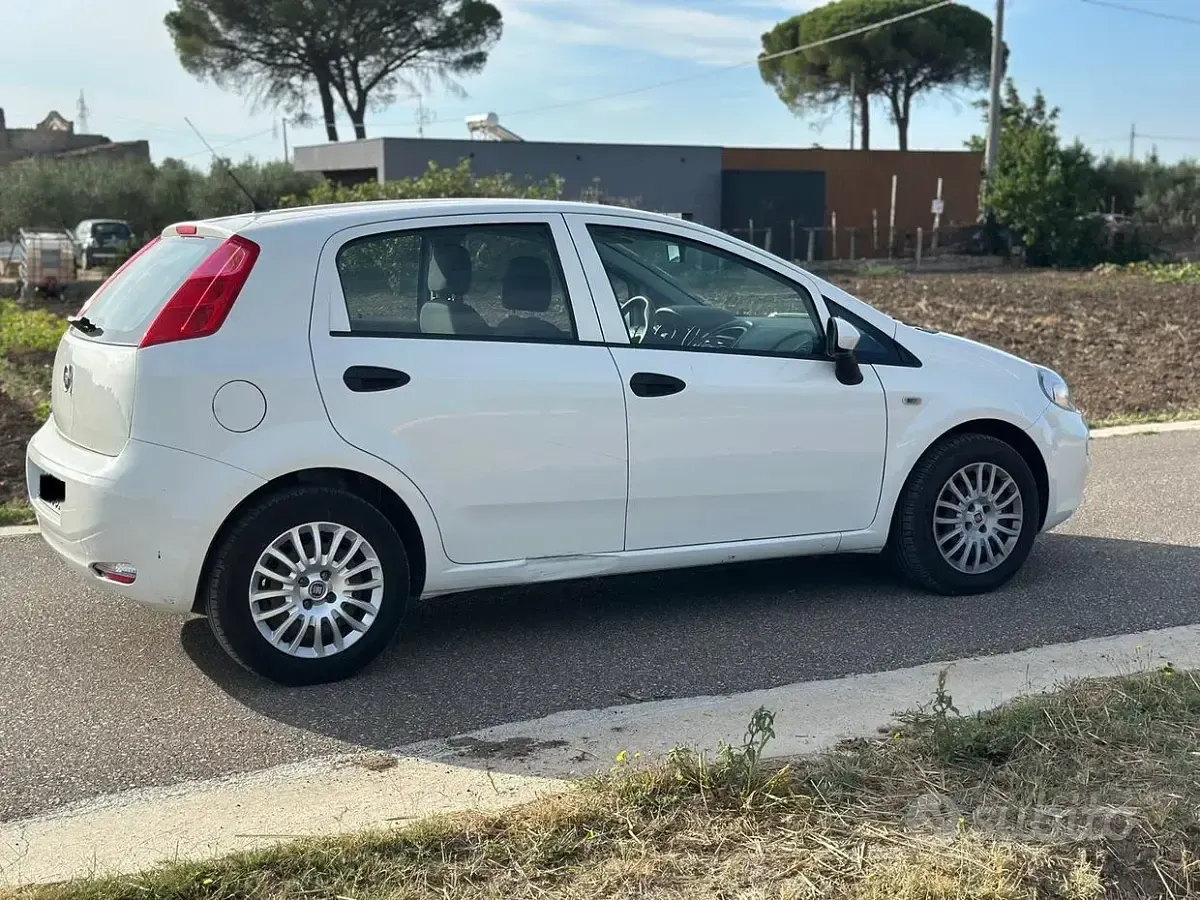 Usata Fiat Punto Street 95 CV (69 kW) 2018 Bianco Utilitaria