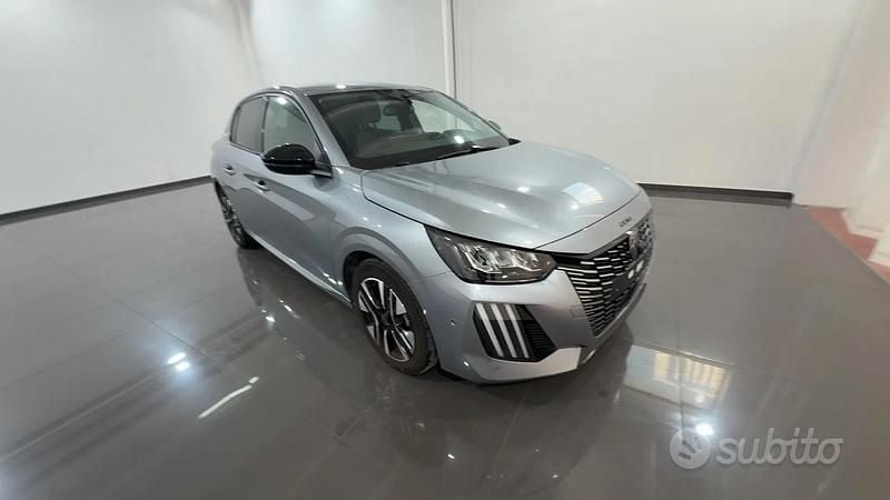 Usata Peugeot 208 Allure 101 CV (74 kW) 2024 Gray Utilitaria
