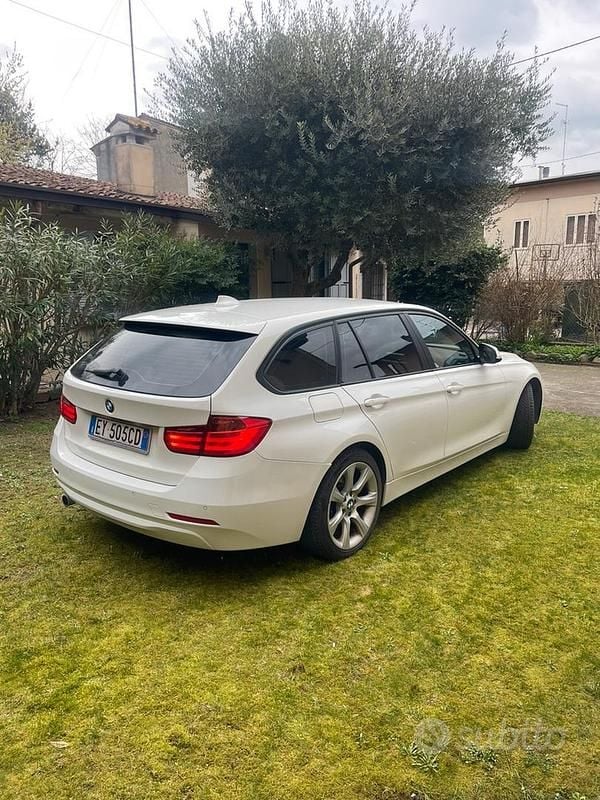 Usata BMW 318 150 CV (110 kW) 2015 Bianco Station wagon