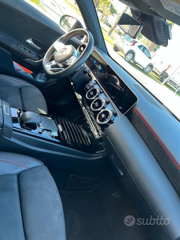 Usata Mercedes A180 AMG line 116 CV (85 kW) 2019 Nero Berlina