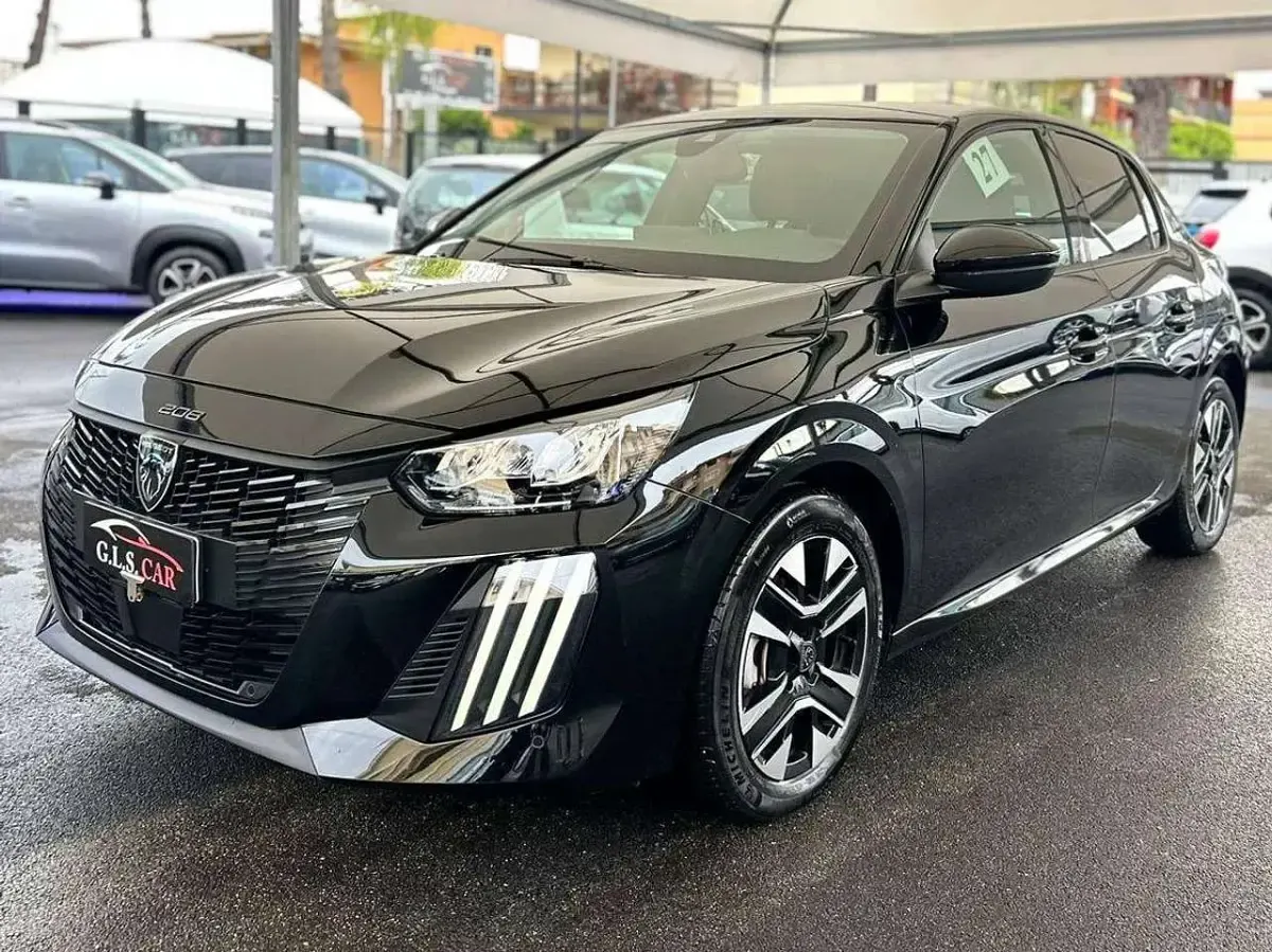 Usata Peugeot 208 Allure 101 CV (74 kW) 2025 Grigio selenium Utilitaria