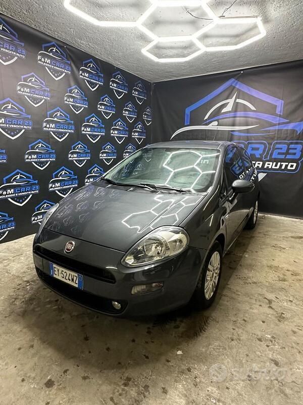 Grigio Usata 2015 Fiat Punto Lounge Due volumi | 5400 € (Ottimo prezzo) - Immagine 1/4