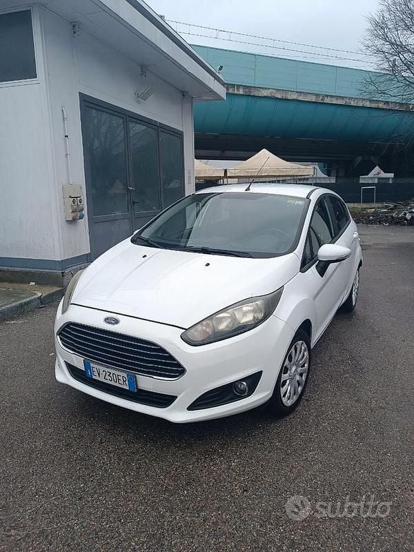 Bianco Usata 2014 Ford Fiesta Titanium Due volumi | 3500 € (Ottimo prezzo) - Immagine 1/4