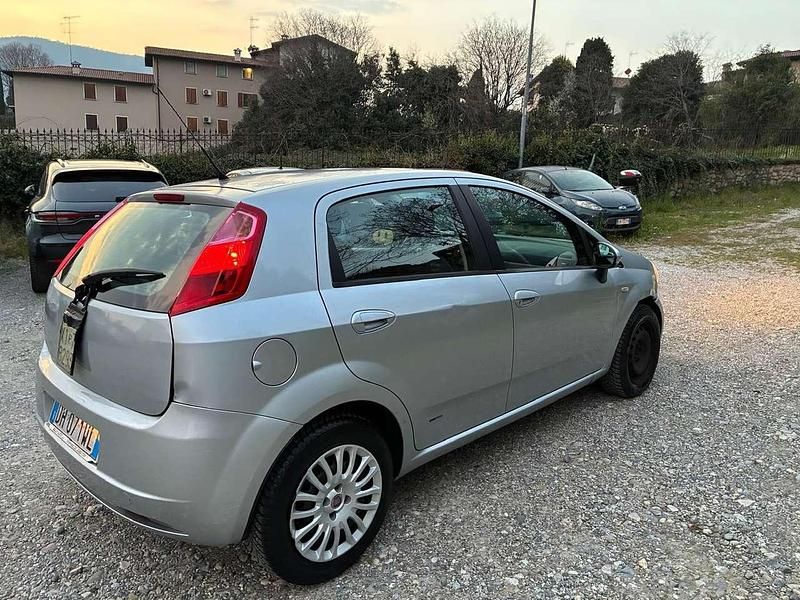 Usata Fiat Grande Punto Active 65 CV (47 kW) 2007 Argento Utilitaria