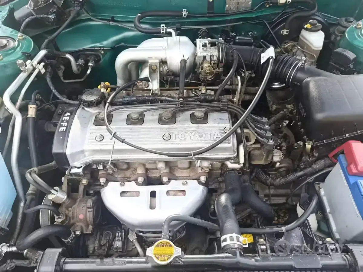 Usata Toyota Corolla 86 CV (63 kW) 1998 Verde Berlina