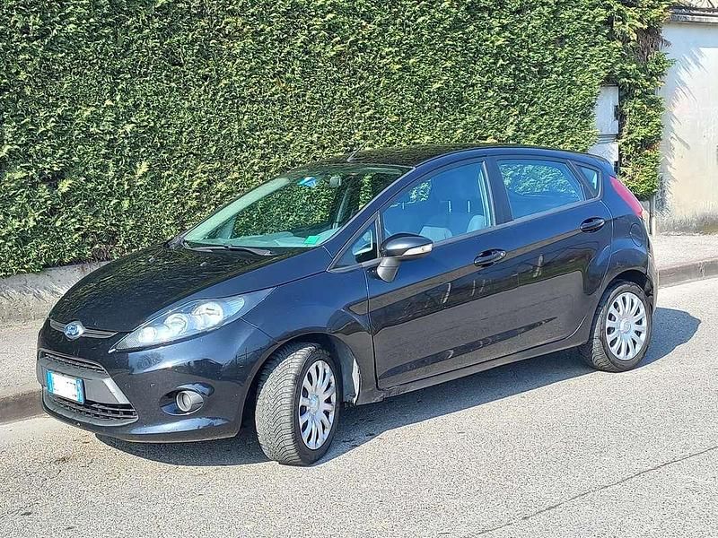 Usata Ford Fiesta 95 CV (69 kW) 2010 Nero Utilitaria