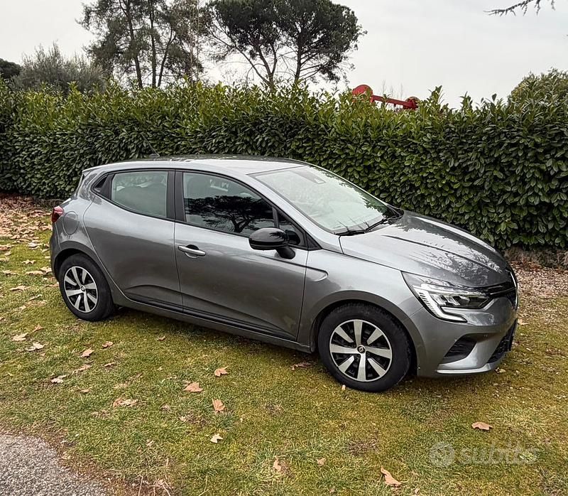 Usata Renault Clio V Equilibre 101 CV (74 kW) 2023 Grigio Berlina