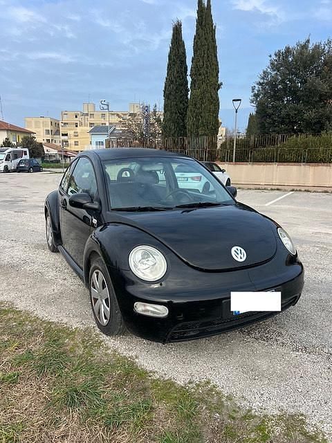 Usata VW New Beetle 101 CV (74 kW) 2000 Nero Utilitaria