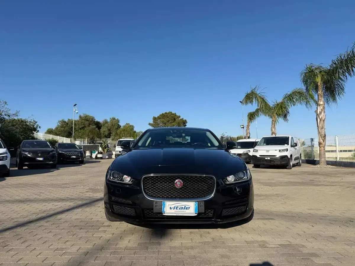 Usata Jaguar XE 179 CV (131 kW) 2017 Nero Berlina