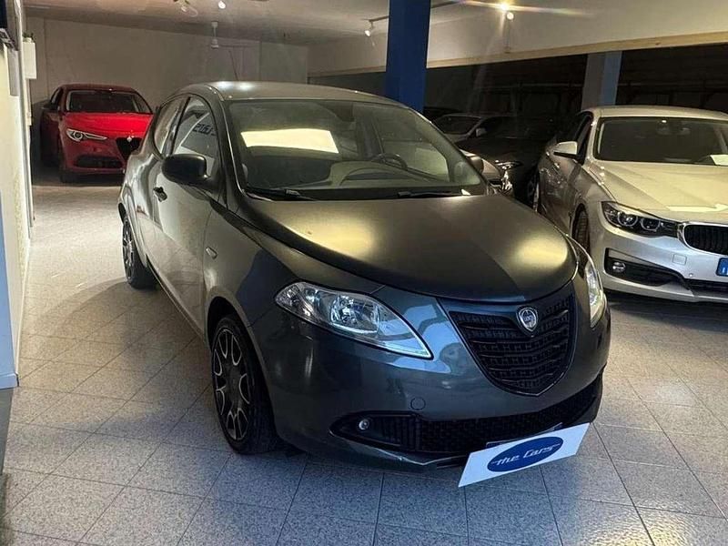 Usata Lancia Ypsilon S 69 CV (50 kW) 2015 Grigio Utilitaria