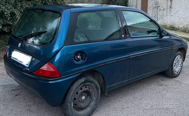 Usata Lancia Ypsilon 60 CV (44 kW) 2000 Blu Utilitaria