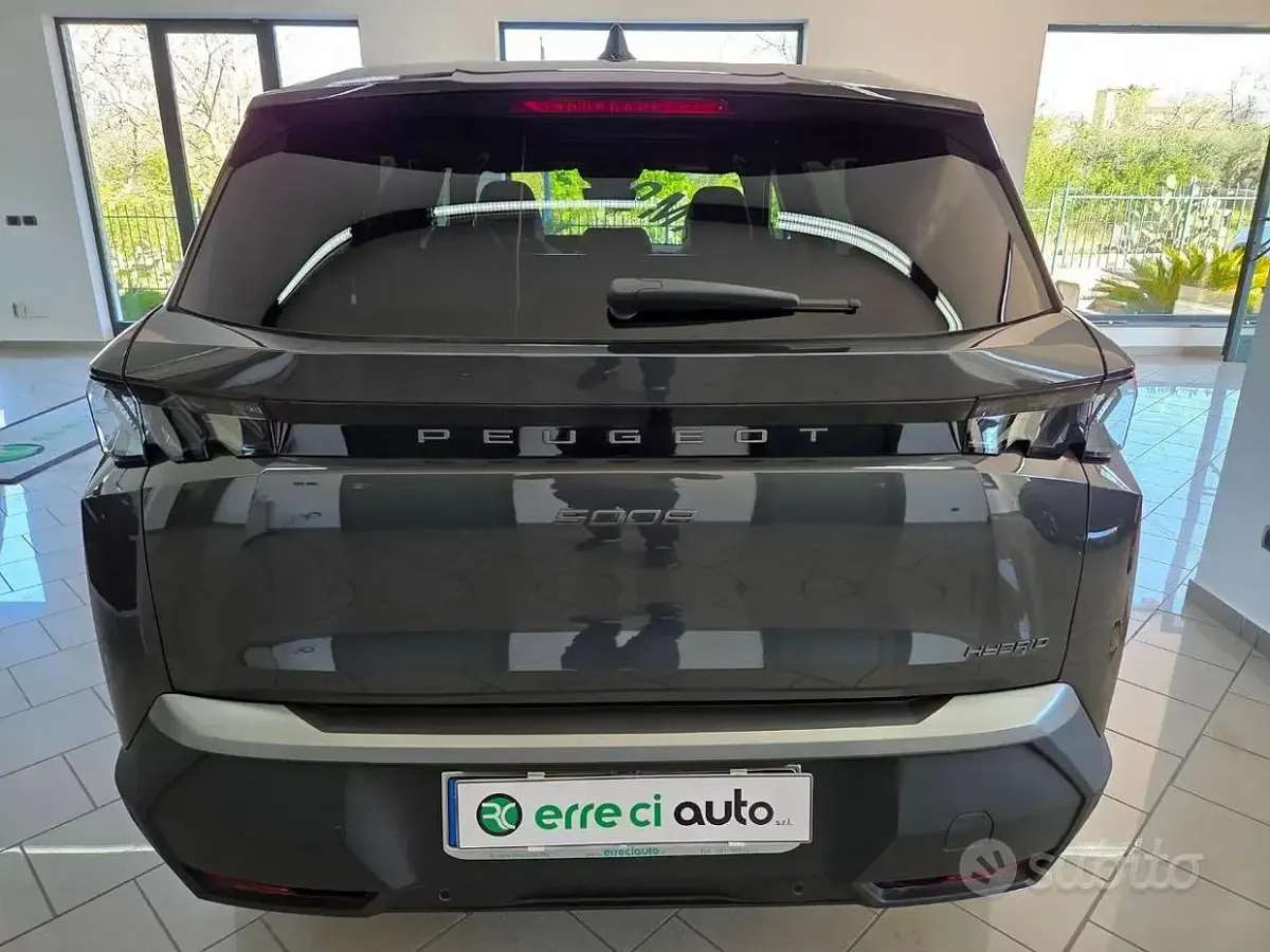 Nuova Peugeot 5008 GT 136 CV (100 kW) 2025 Grigio scuro SUV