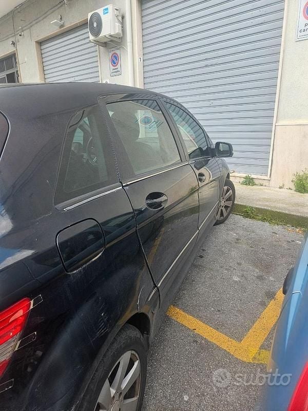 Usata Mercedes B180 Chrome 109 CV (80 kW) 2010 Nero Monovolume