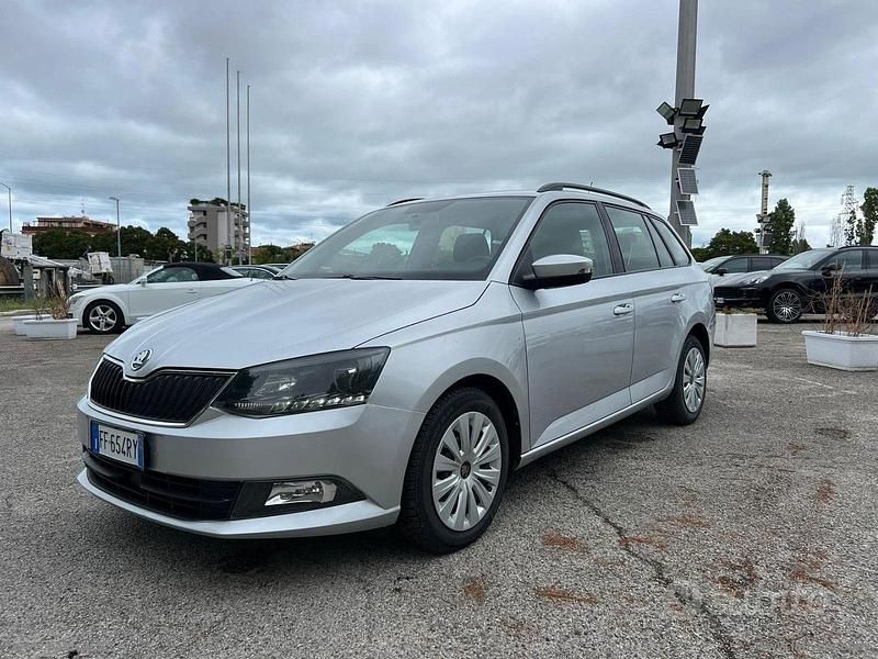 Grigio Usata 2016 Skoda Fabia Style Due volumi | 6500 € (Buon prezzo) - Immagine 1/4
