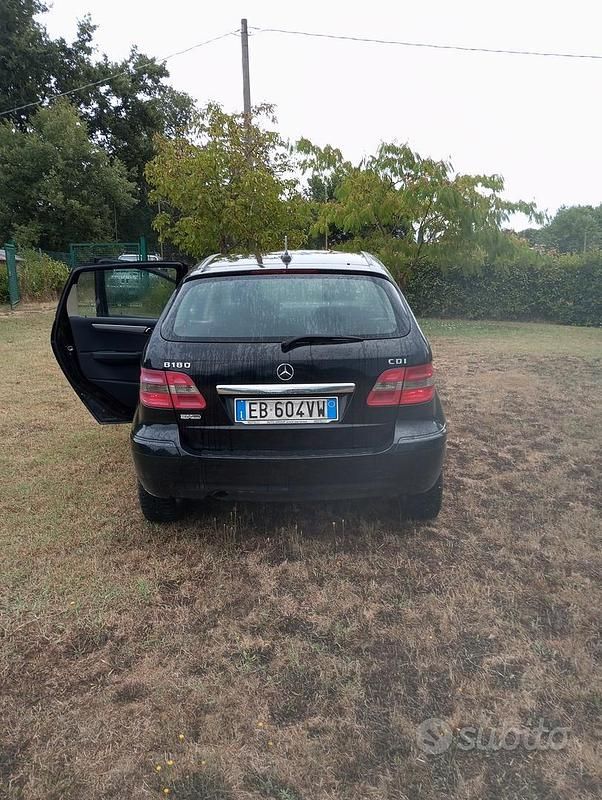 Usata Mercedes B180 2010 Nero Monovolume