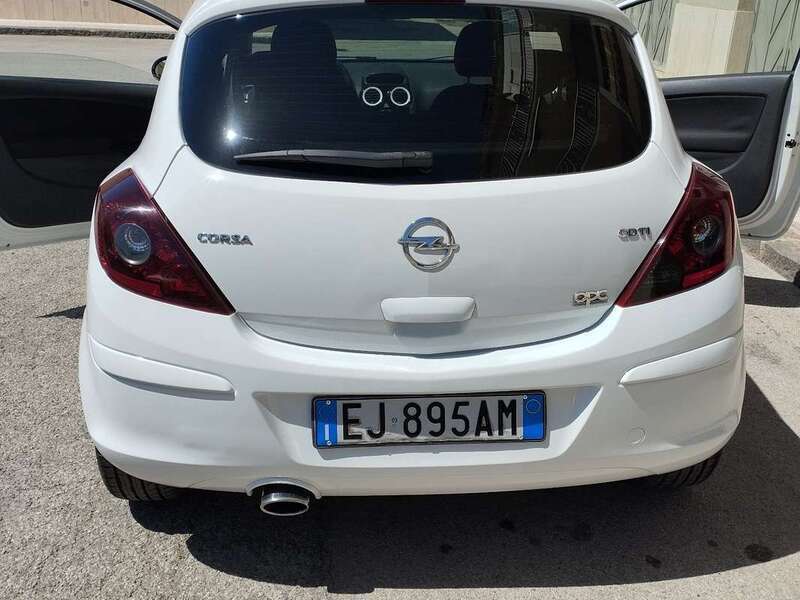 Usato 2011 Opel Corsa 1.2 Diesel 95 CV (4.900 €)