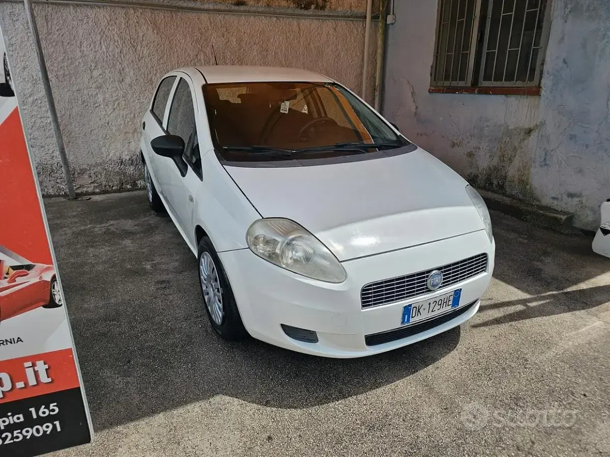 Usata Fiat Grande Punto 65 CV (47 kW) 2007 Bianco Utilitaria