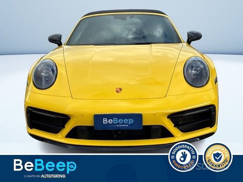 Usata Porsche 992 480 CV (353 kW) 2022 Giallo metallizzato Cabrio