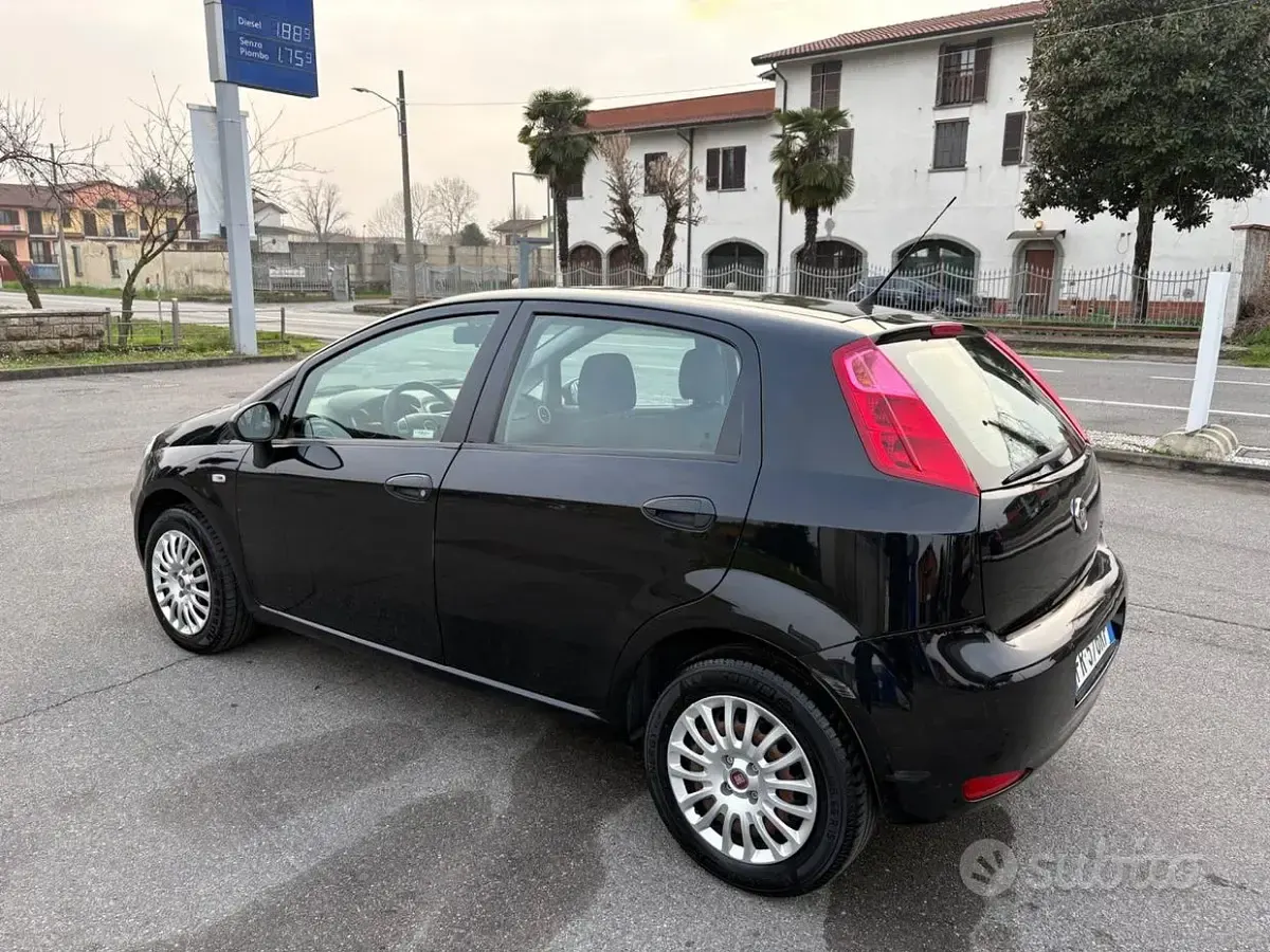 Usata Fiat Punto Street 69 CV (50 kW) 2018 Nero Utilitaria