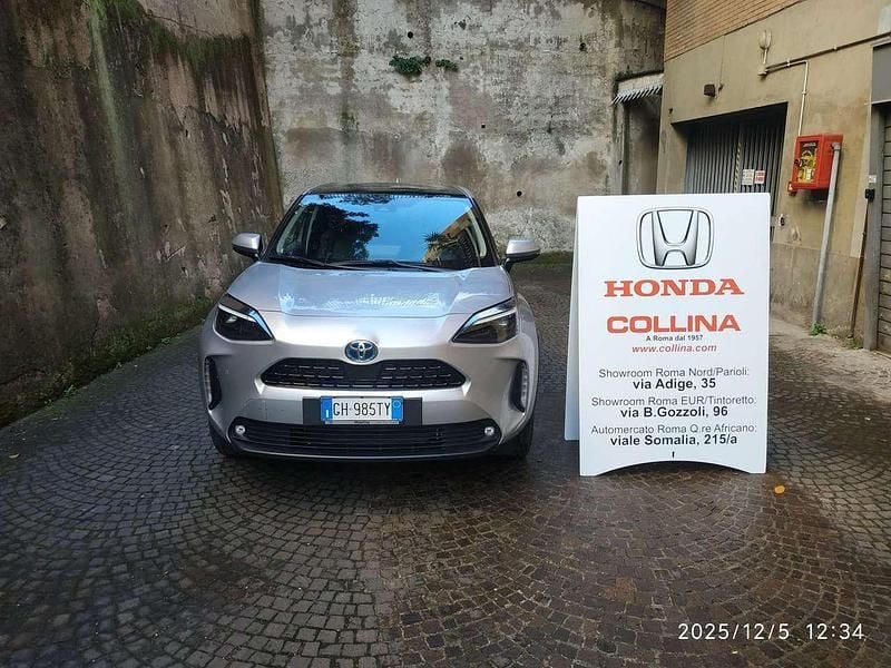 Argento Usata 2022 Toyota Yaris Cross Lounge SUV | 23.900 € (Buon prezzo) - Immagine 1/4