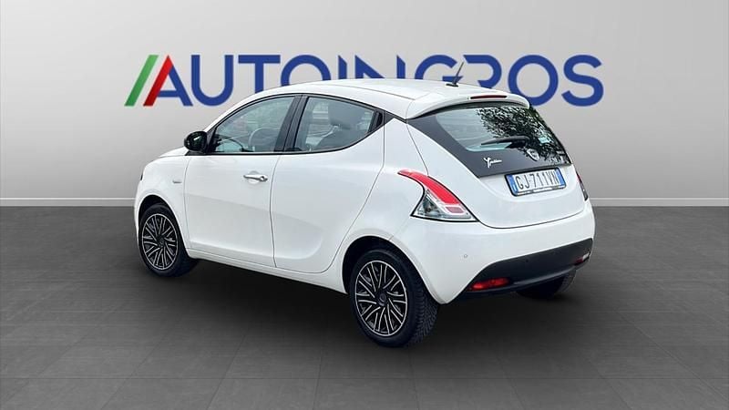 Usata Lancia Ypsilon Silver 69 CV (50 kW) 2022 Bianco Utilitaria