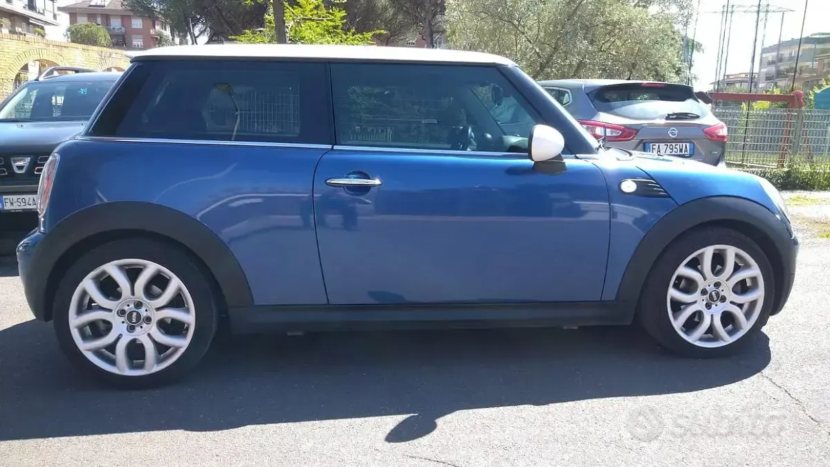 Usata Mini Cooper D Pepper 109 CV (80 kW) 2009 Blu Utilitaria