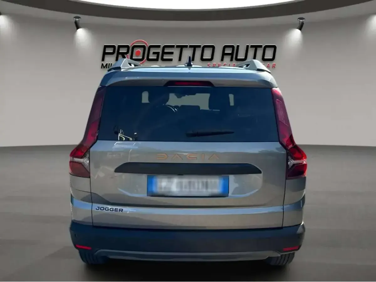 Usata Dacia Jogger Extreme 101 CV (74 kW) 2025 Grigio Monovolume