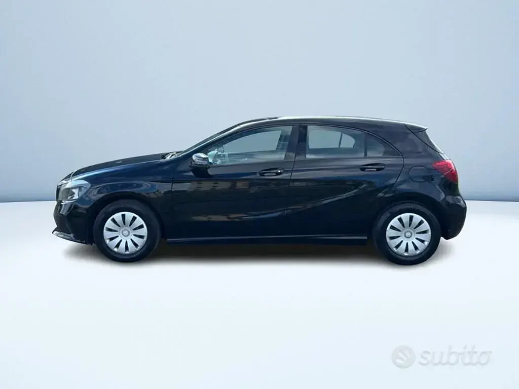 Usado Mercedes A160 Executive 90 CV (66 kW) 2016 Negro Berlina