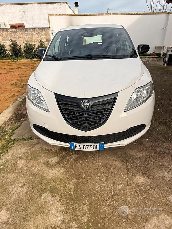 Bianco Usata 2015 Lancia Ypsilon Due volumi | 7200 € - Immagine 1/4