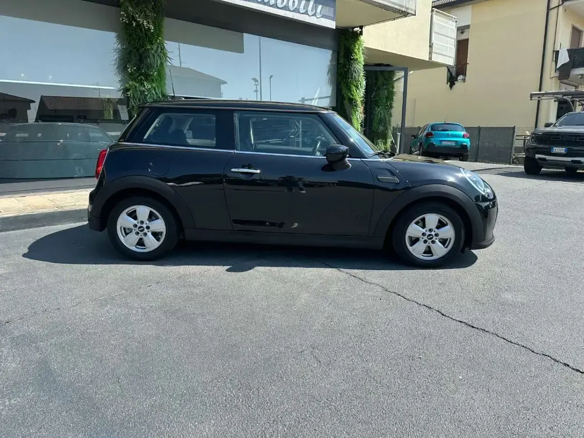 Usata Mini ONE 102 CV (75 kW) 2022 Nero Utilitaria