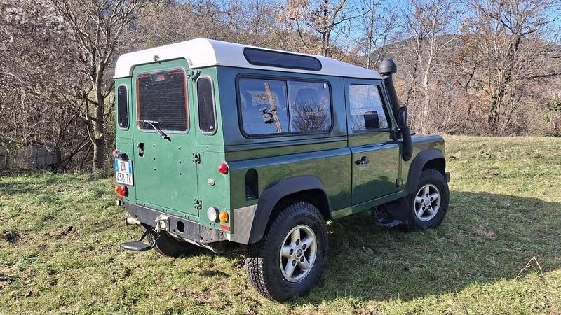 Usata Land Rover Defender SE 122 CV (89 kW) 2005 Verde Station wagon